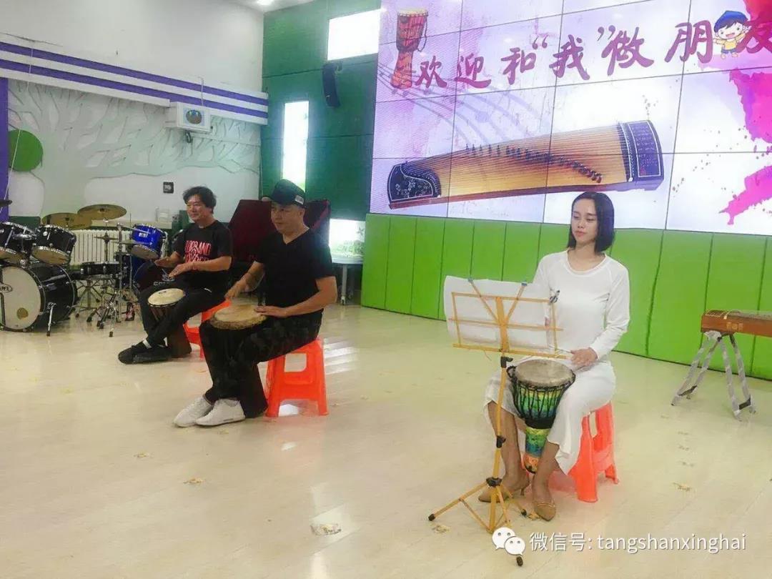 迎國慶藝術(shù)節目展演—— 星海唐山藝術(shù)培訓學(xué)校部分師生走進(jìn)一幼專(zhuān)場(chǎng)音樂(lè )會(huì )