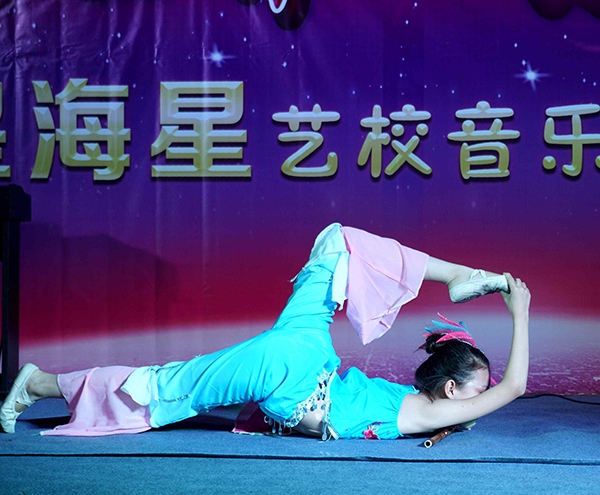 音樂(lè )啟航，師生圓夢(mèng)——唐山藝術(shù)培訓學(xué)校星海大陸陽(yáng)光校區教學(xué)匯報音樂(lè )會(huì ) 